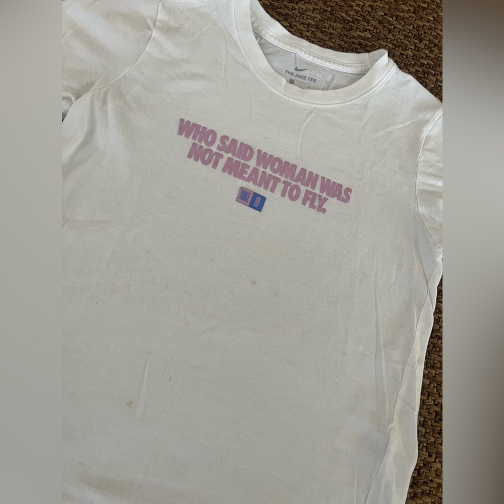 Girls Nike Tee - Picture 2 of 4